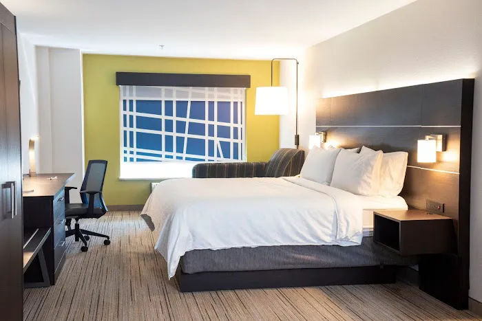 Holiday Inn Express & Suites Chester-Monroe-Goshen by IHG 4