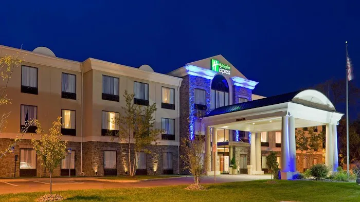Holiday Inn Express & Suites Chester-Monroe-Goshen by IHG 4
