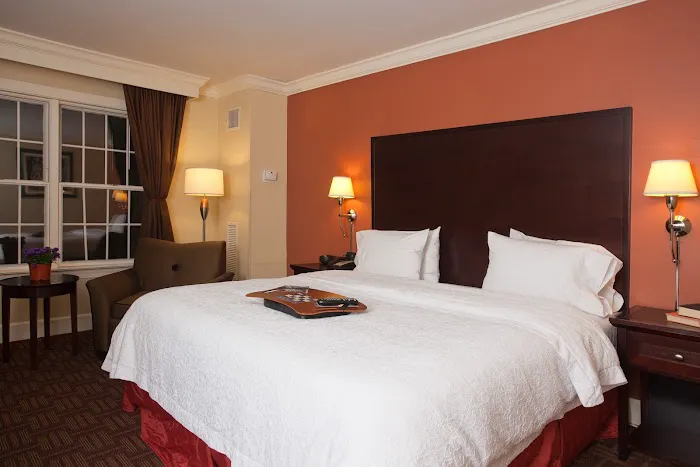 Hampton Inn & Suites Stamford 5