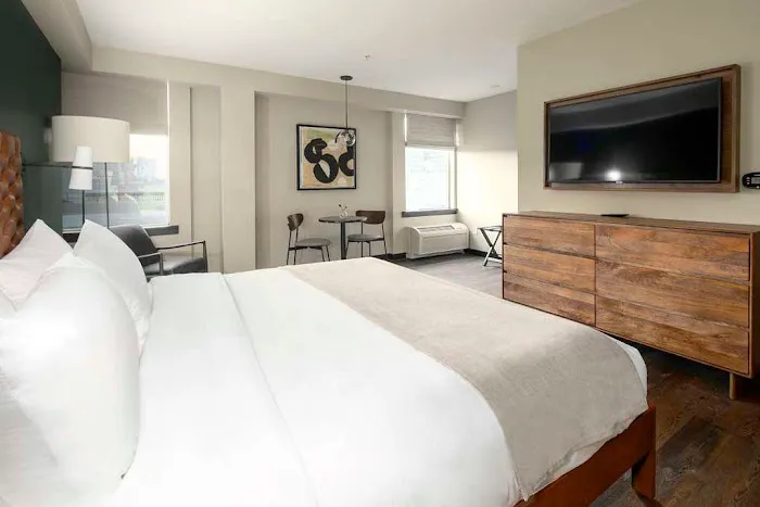 The Lloyd Stamford, Tapestry Collection by Hilton 5