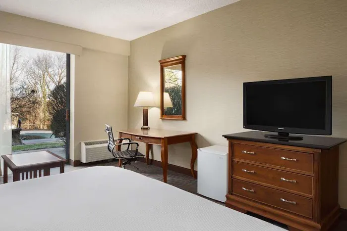 DoubleTree by Hilton Somerset Hotel and Conference Center 5