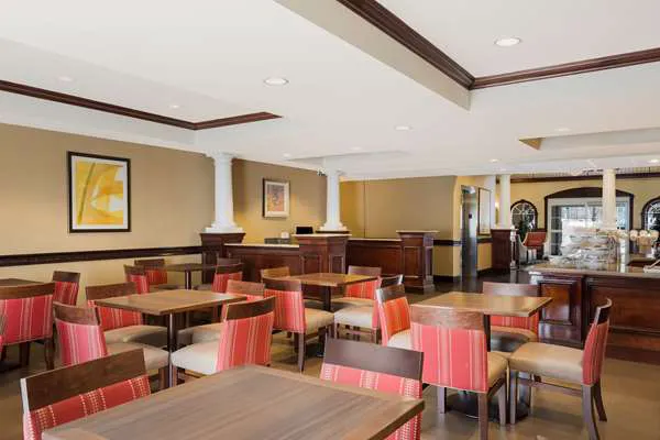Comfort Suites Near University / North Brunswick 4