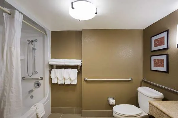 Comfort Suites Near University / North Brunswick 4