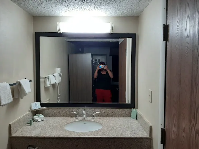 MHO Inn & Suites 5