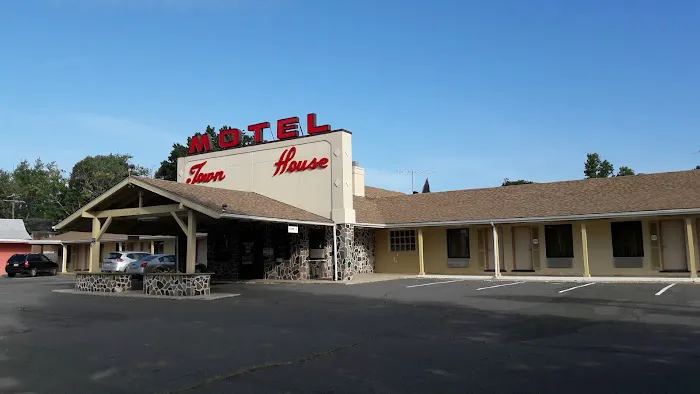 Town House Motel 4
