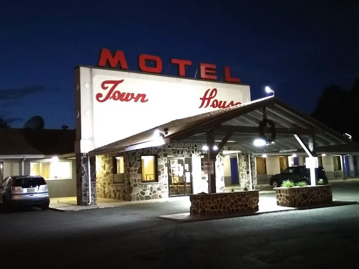 Town House Motel 4
