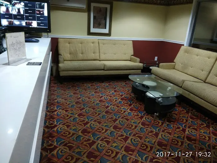 Budget Inn & Suites 4