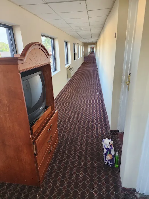 Budget Inn & Suites 4