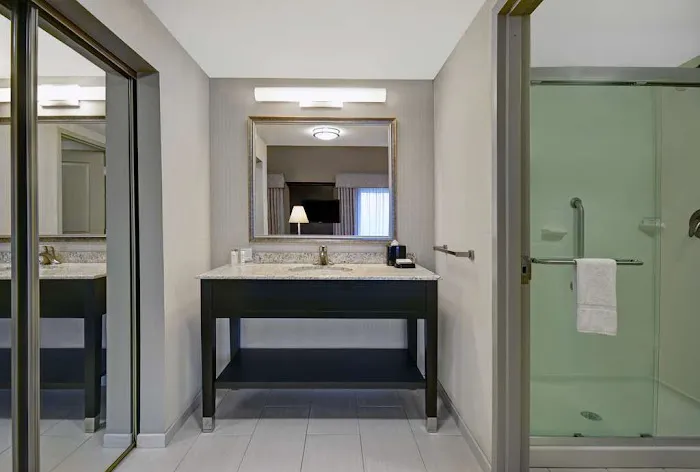 Hampton Inn & Suites Robbinsville 4