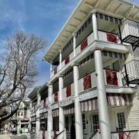 Quaker Inn ico
