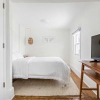 The Melrose, Bed & Bath