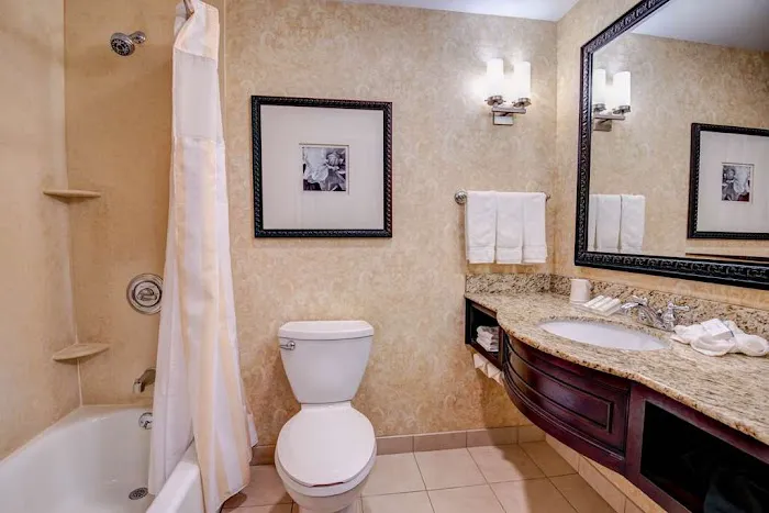 Hilton Garden Inn Lakewood 4