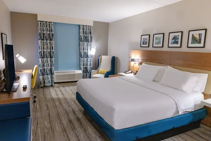 Hilton Garden Inn Lakewood 4