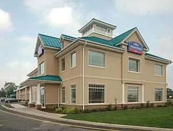 Howard Johnson by Wyndham Toms River 5