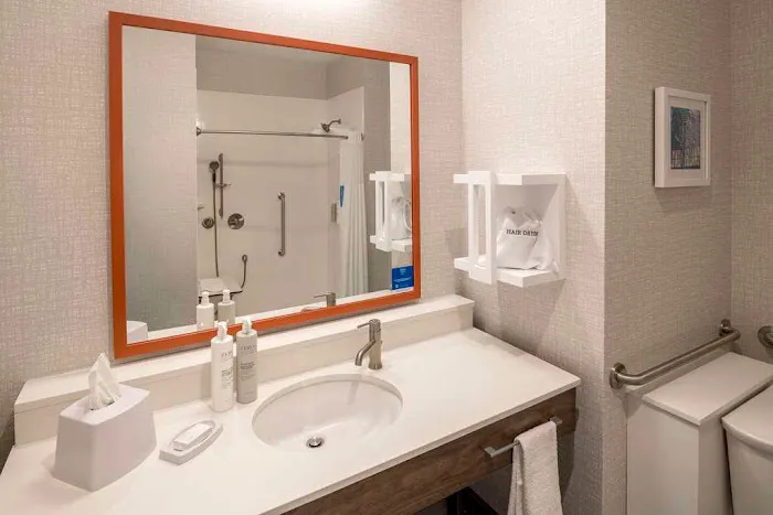 Hampton Inn & Suites Huntington Downtown 4