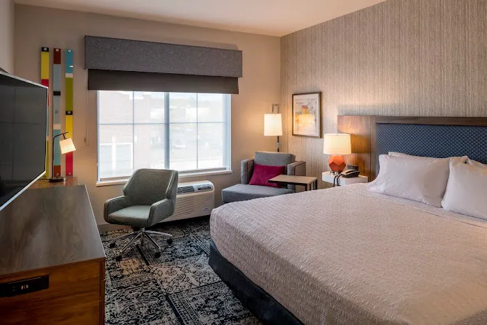 Hampton Inn & Suites Huntington Downtown 4