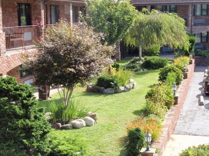 Chalet Inn & Suites 4