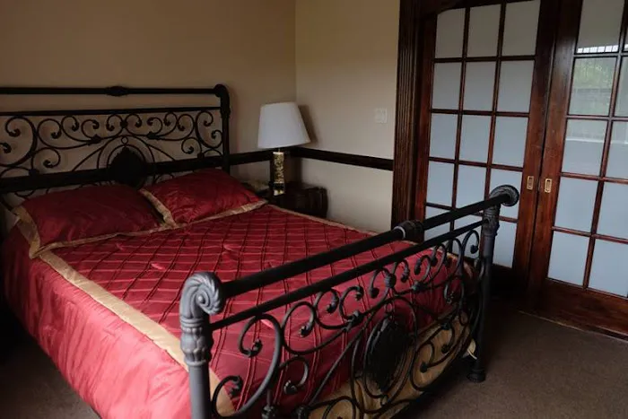 Chalet Inn & Suites 4