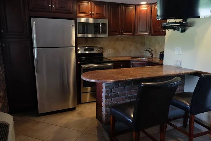 Chalet Inn & Suites 4