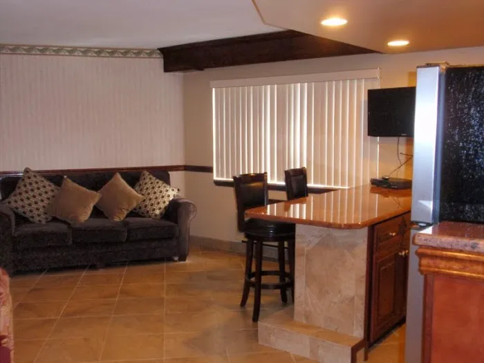 Chalet Inn & Suites 4