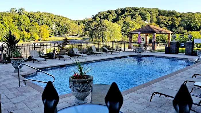 Chalet Inn & Suites 4