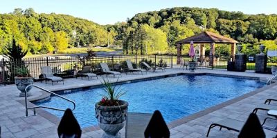 Chalet Inn & Suites