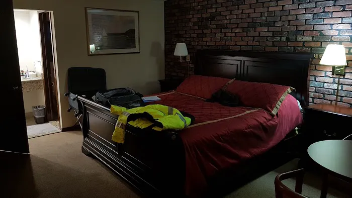 Chalet Inn & Suites 4