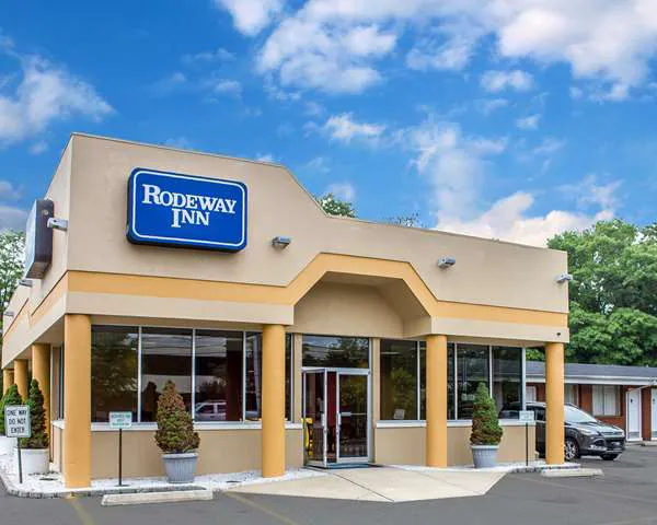 Rodeway Inn MacArthur Airport 4