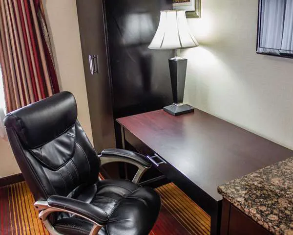 Rodeway Inn MacArthur Airport 4