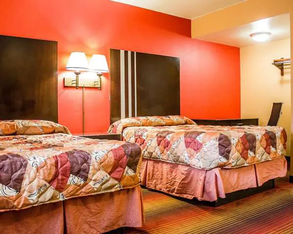 Rodeway Inn MacArthur Airport 4