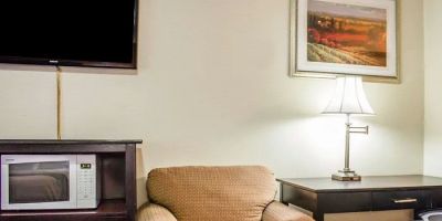Rodeway Inn MacArthur Airport