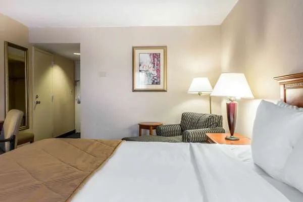 Clarion Hotel & Conference Center 4