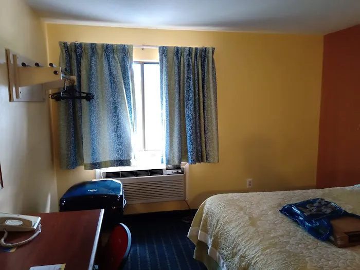 Days Inn by Wyndham Middletown 4