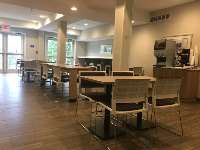 Microtel Inn & Suites by Wyndham Middletown 4