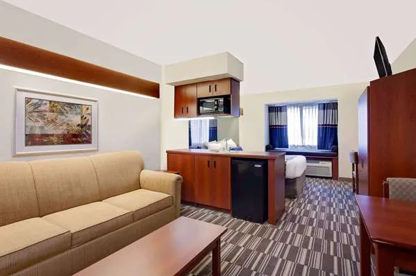 Microtel Inn & Suites by Wyndham Middletown 4