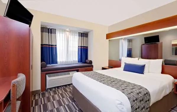 Microtel Inn & Suites by Wyndham Middletown 4