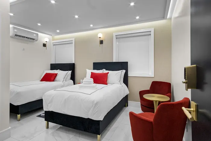 Pinnacle Suites - Hotel - Motel 4