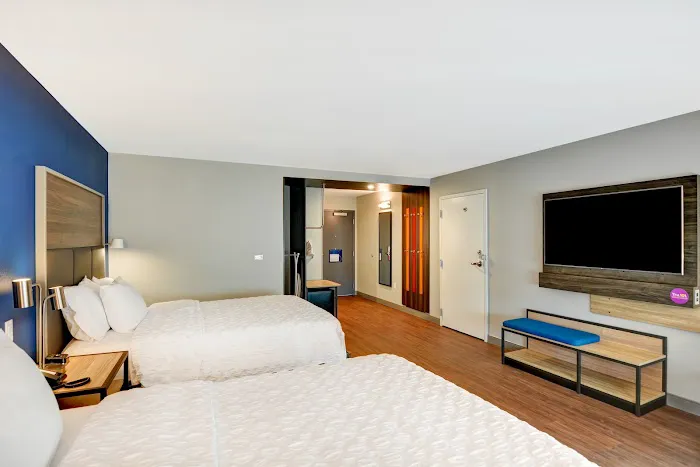Tru by Hilton Middletown 4