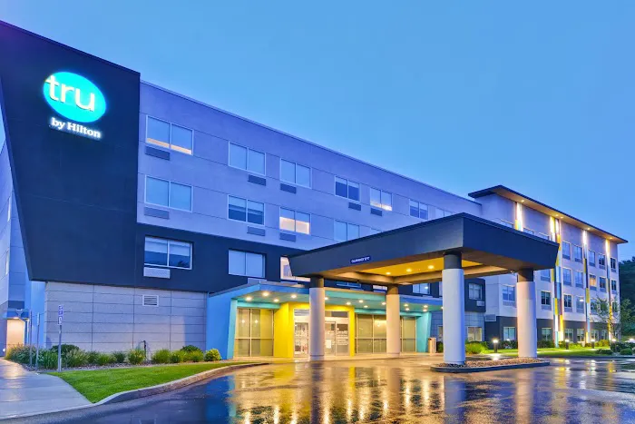 Tru by Hilton Middletown 4