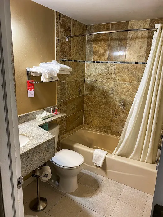 Econo Lodge 4