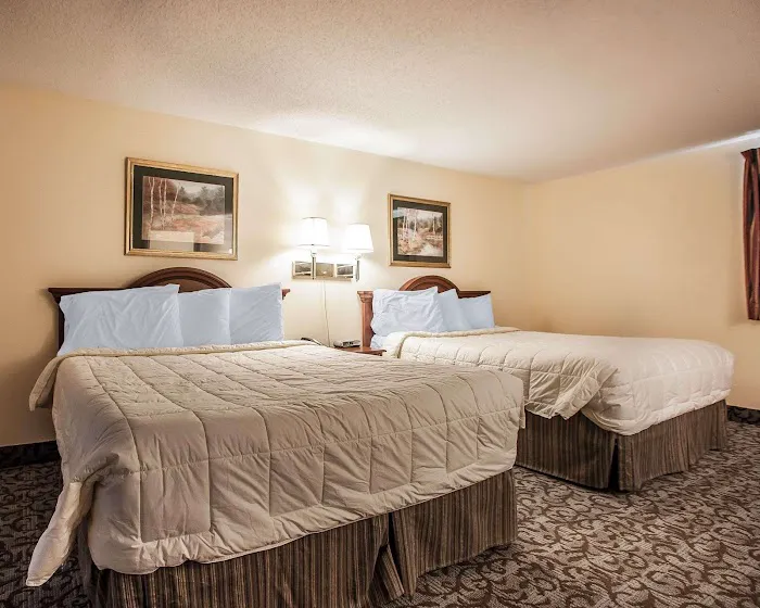 Econo Lodge 4