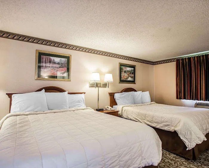 Econo Lodge 4