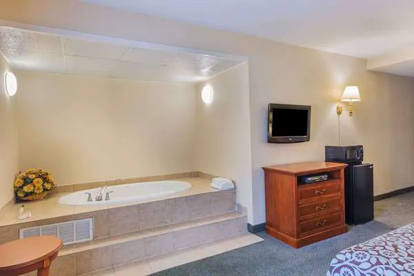 Days Inn by Wyndham Budd Lake 5