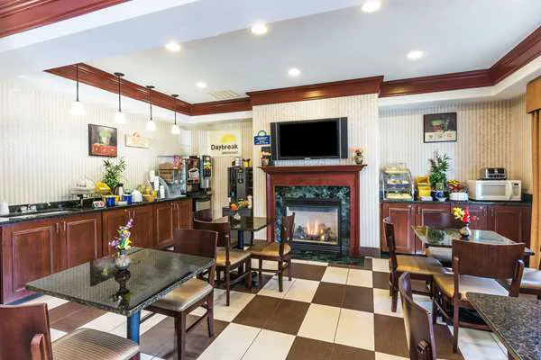 Days Inn by Wyndham Budd Lake 5