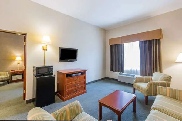 Days Inn by Wyndham Budd Lake 5