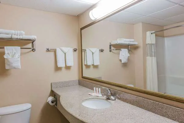 Days Inn by Wyndham Budd Lake 5