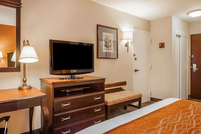 Comfort Inn & Suites Somerset - New Brunswick 5