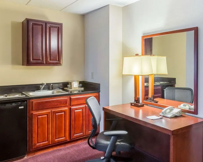 Clarion Hotel Somerset - New Brunswick 5