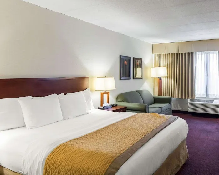 Clarion Hotel Somerset - New Brunswick 5