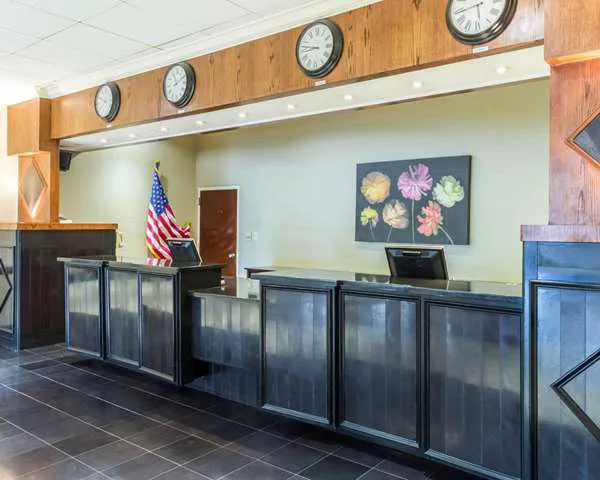 Clarion Hotel Somerset - New Brunswick 5